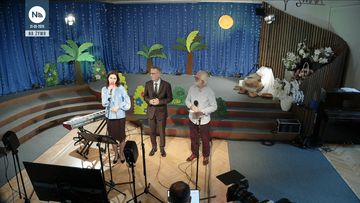 Prowadzoący Koncert Charytatywnegy dla Bliźniaczek Emilii i Natalii | Podkowa Leśna